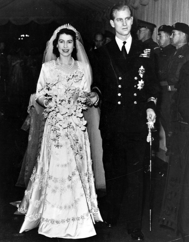 Ý nghĩa ẩn chứa đằng sau bó hoa cưới của các cô dâu Hoàng gia Anh - Ảnh 2.