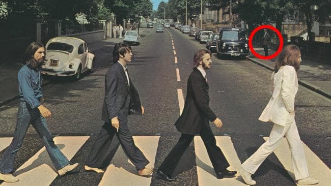 Photobomb nổi tiếng bậc nhất thế giới: Bức ảnh bìa của The Beatles đang đẹp, người đàn ông góc đường kia là ai? - Ảnh 1.