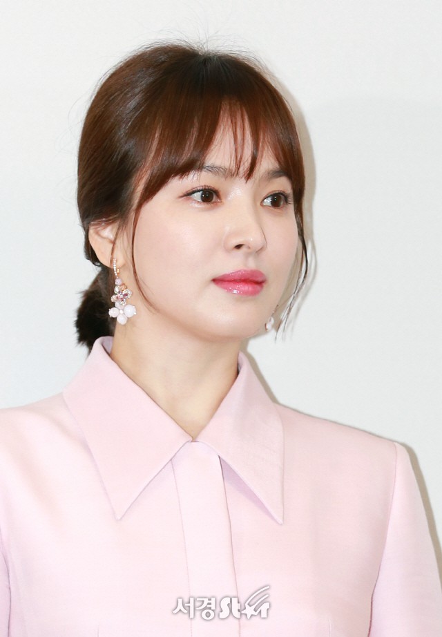 Song Hye Kyo lần đầu xuất hiện chính thức tại Hàn: Đẹp xuất sắc, nhưng mặt và bụng hơi đáng nghi? - Ảnh 12.