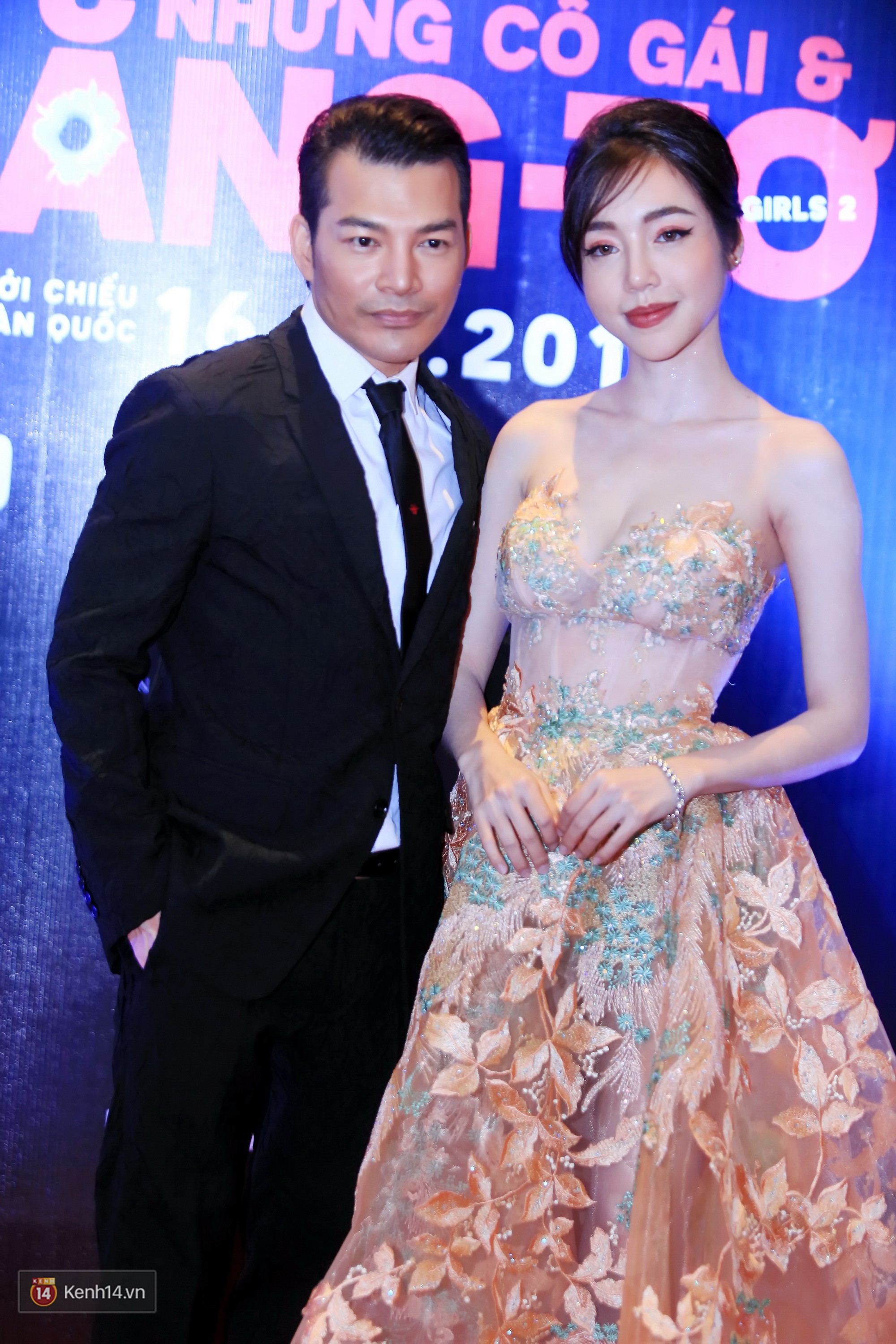 Bà mẹ hai con Elly Trần diện đầm công chúa, khoe dáng điệu đà trên thảm đỏ - 1