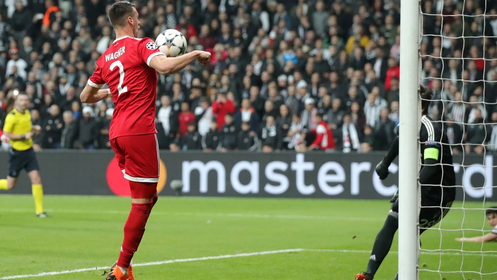 Besiktas 1-3 Bayern Munich: HLV Jupp Heynckes phá kỷ lục Champions League - Ảnh 11. Besiktas 1-3 Bayern Munich: HLV Jupp Heynckes phá kỷ lục Champions League - Ảnh 11.