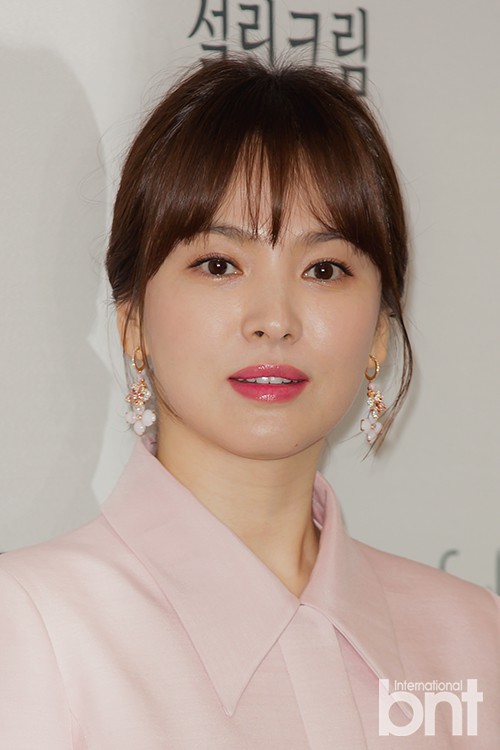 Song Hye Kyo lần đầu xuất hiện chính thức tại Hàn: Đẹp xuất sắc, nhưng mặt và bụng hơi đáng nghi? - Ảnh 13.