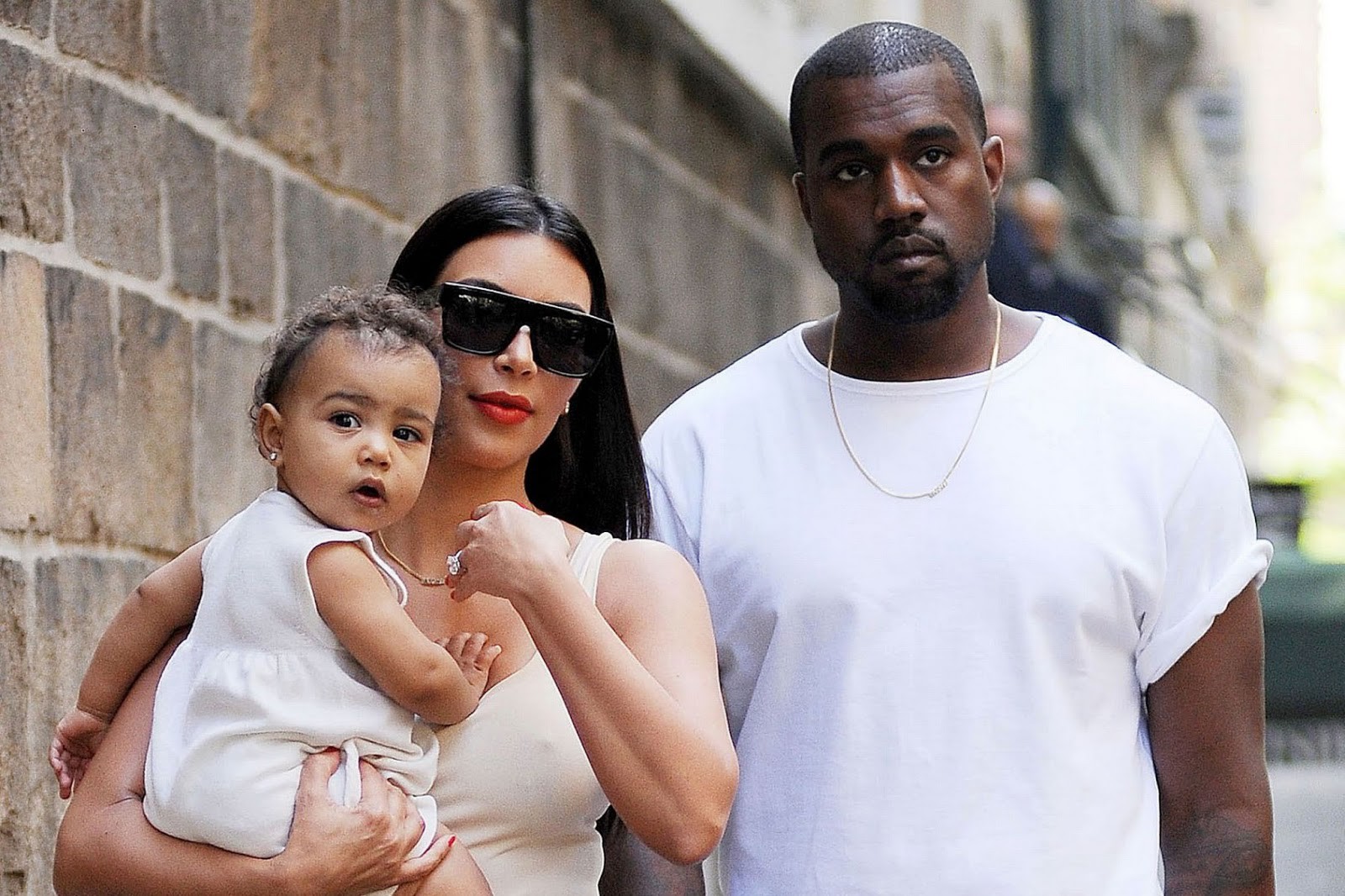 Kim bắt chước nhà Beyonce - Jay-Z, yêu cầu Kayne đưa con gái vào album mới? - Ảnh 1. Kim bắt chước nhà Beyonce - Jay-Z, yêu cầu Kayne đưa con gái vào album mới? - Ảnh 1.