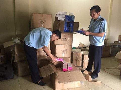 ​Thu giữ gần 4.000 hộp mỹ phẩm không rõ nguồn gốc - Ảnh 1.