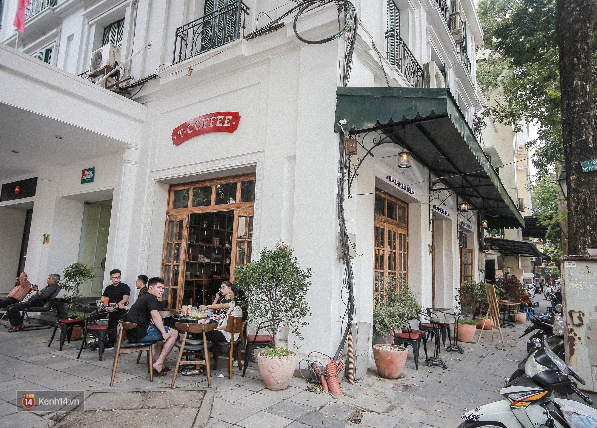 Các quán cà phê mở trong building: Không chỉ tiện, mà còn rất xinh để chụp hình sống ảo - Ảnh 8. Các quán cà phê mở trong building: Không chỉ tiện, mà còn rất xinh để chụp hình sống ảo - Ảnh 8.