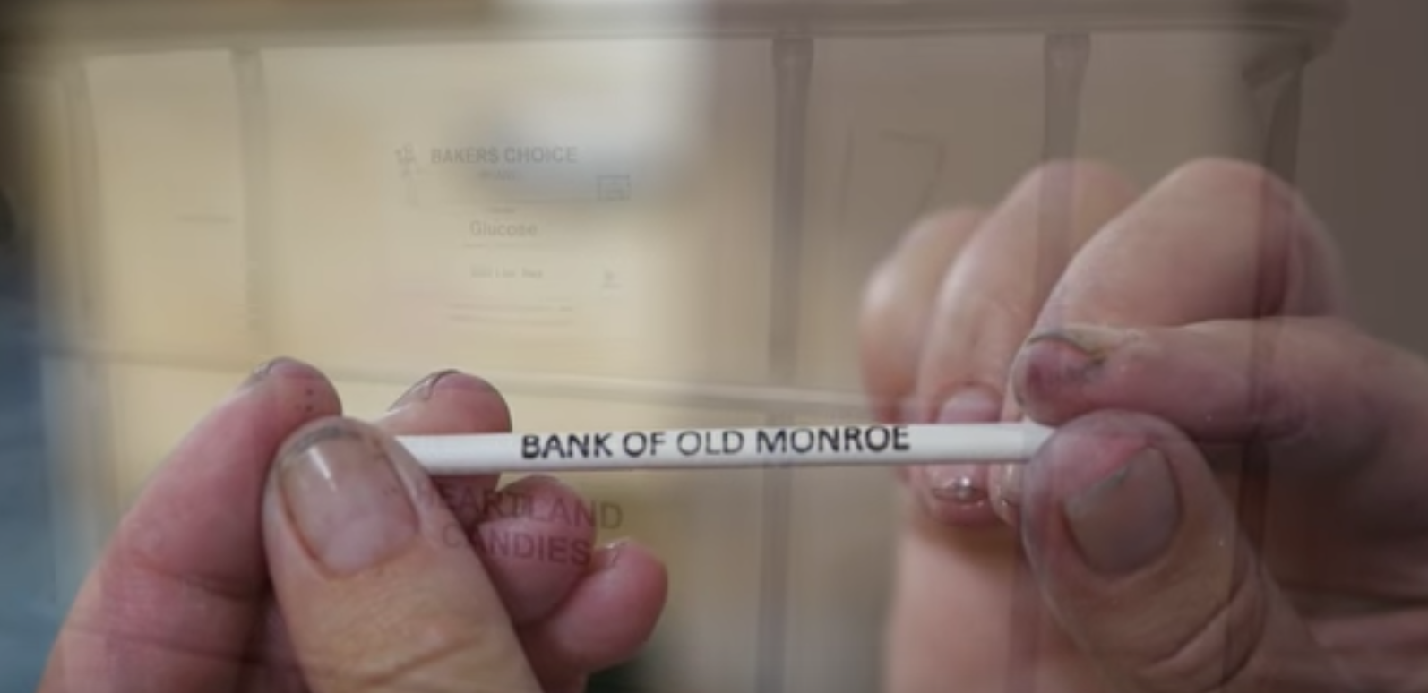 Ngắm nhìn cách kẹo mút được tạo ra - mỗi lần hàng chục ngàn cây trong nhà máy - Ảnh 6. Ngắm nhìn cách kẹo mút được tạo ra - mỗi lần hàng chục ngàn cây trong nhà máy - Ảnh 6.