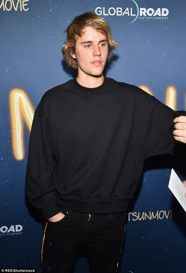Nhờ có Justin Bieber, kiểu tóc vểnh ngược cả thập niên trước mới được dịp quay trở lại và làm hại nhan sắc chàng trai - Ảnh 1.