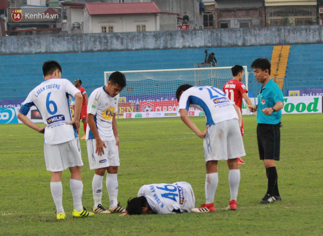 FLC Thanh Hóa và Hải Phòng bị tuýt còi vì mặt sân quá xấu - Ảnh 1.