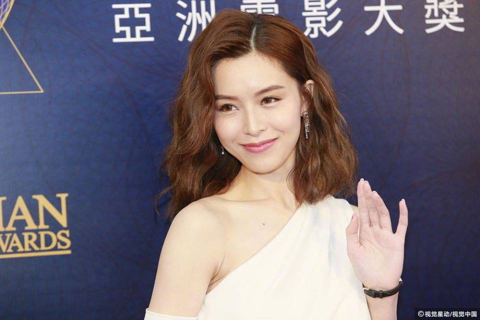 Thảm hường hot nhất hôm nay: Yoona tụi sát sao mỹ nhân Cbiz lạ nét đẹp nữ độn, Lưu Gia linh nghiệm U55 khoe vòng một căng chật - hình 7. Thảm đỏ hot nhất hôm nay: Yoona tụi sát sao mỹ nhân Cbiz kì cọ nét xinh xẻo nữ ngốc, Lưu Gia thiêng U55 khoe vòng một căng đầy - ảnh 7.