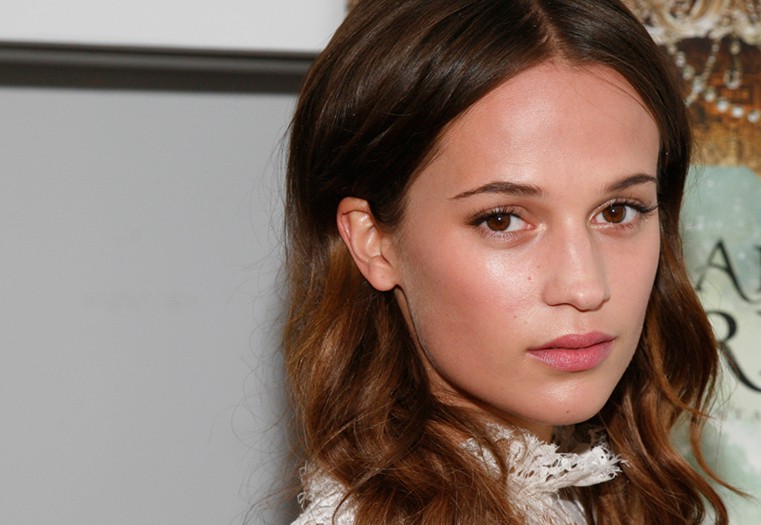 Mỹ nhân Tomb Raider: Biểu tượng sắc đẹp Thụy Điển dù ngực nhỏ vẫn quyến rũ hàng triệu khán giả - Ảnh 21.