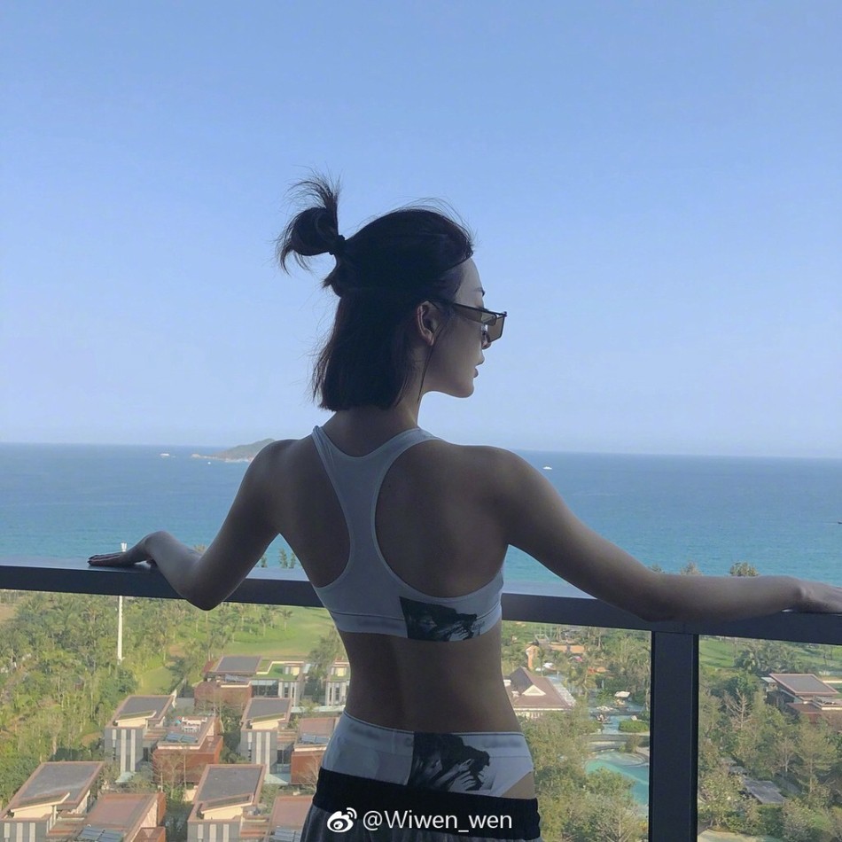 Tình cũ cụm từ rớt cách tân khoe body gợi cảm, nhan dung nhan đừng liệt mé mỹ nhân dịp trên mạng tầng lớp - ảnh 1. Tình cũ cụm từ sớt canh tân khoe khoang body gợi cảm, nhan dung nhan không trung tê liệt mép mỹ nhân trên số xã hội - ảnh 1.