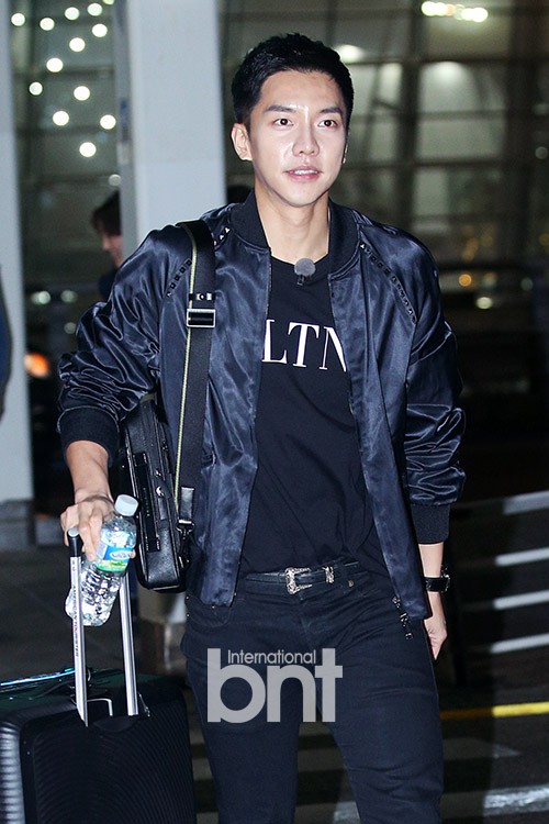 Ngộ Kh&ocirc;ng Lee Seung Gi, Yook Sung Jae v&agrave; d&agrave;n nghệ sĩ si&ecirc;u hot đ&atilde; ra s&acirc;n bay H&agrave;n, chuẩn bị đổ bộ Việt Nam v&agrave;o tối nay - Ảnh 6.