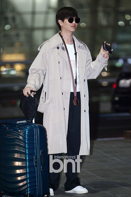 Ngộ Kh&ocirc;ng Lee Seung Gi, Yook Sung Jae v&agrave; d&agrave;n nghệ sĩ si&ecirc;u hot đ&atilde; ra s&acirc;n bay H&agrave;n, chuẩn bị đổ bộ Việt Nam v&agrave;o tối nay - Ảnh 8.