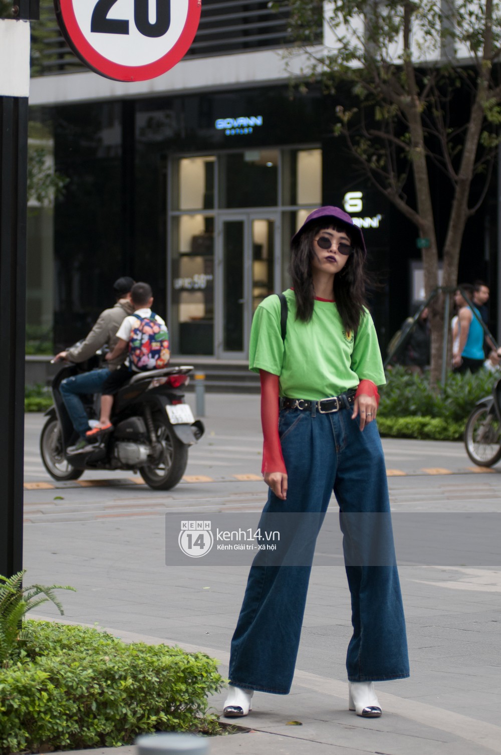 Giới trẻ 2 miền chinh phục loạt hot trend, khoe street style siêu cool và thời thượng ngắm là mê - Ảnh 22. Giới trẻ 2 miền chinh phục loạt hot trend, khoe street style siêu cool và thời thượng ngắm là mê - Ảnh 22.
