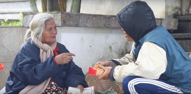 Chàng trai Huế giả làm ăn xin thử lòng người nghèo khiến cộng đồng mạng lặng mình suy ngẫm - Ảnh 2.