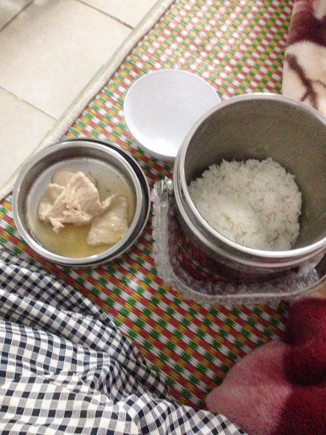 Ph&agrave;n n&agrave;n bữa cơm cữ mẹ chồng nấu vỏn vẹn v&agrave;i l&aacute;t thịt rim l&otilde;ng b&otilde;ng nước, n&agrave;ng d&acirc;u trẻ bị mắng tơi bời - Ảnh 2.