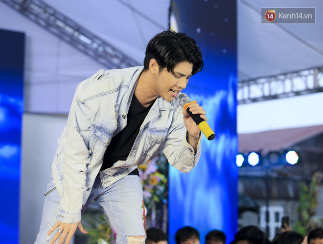 Trước khi sang Hồng Kông, Noo Phước Thịnh tất bật chạy 2 show liên tiếp trong ngày, được fan Hà thành săn đón hết cỡ - Ảnh 3.