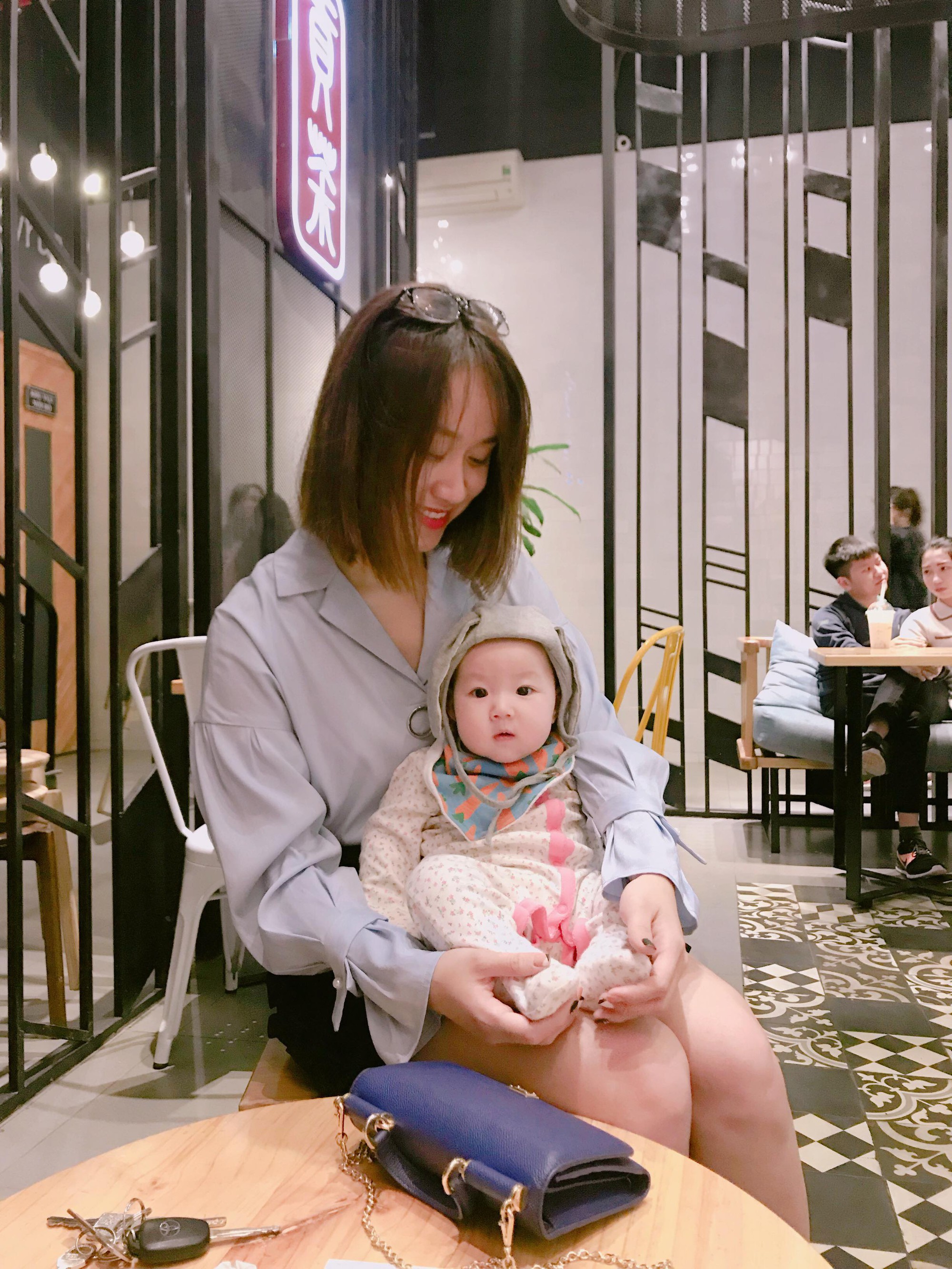 Hội bạn thân ai cũng tay bế tay bồng, cô gái bỗng được chú ý vì tâm bất biến giữa dòng đời vạn biến - Ảnh 3. Hội bạn thân ai cũng tay bế tay bồng, cô gái bỗng được chú ý vì tâm bất biến giữa dòng đời vạn biến - Ảnh 3.