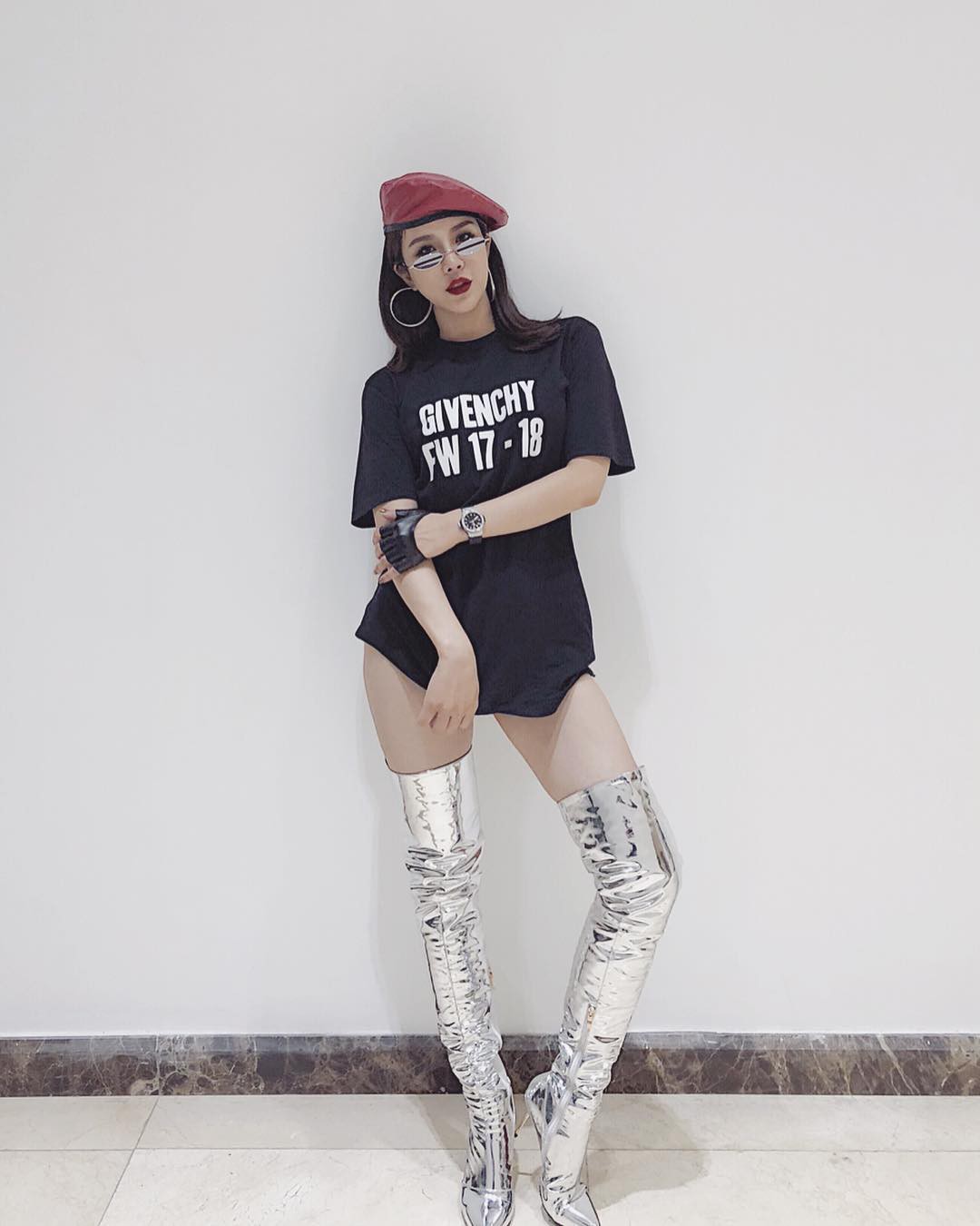 Trend áo giấu quần vẫn được nhiều người theo đuổi nhưng hiếm ai táo bạo quá đà như Diệp Lâm Anh - Ảnh 2.