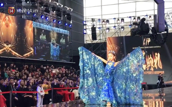 Thần th&aacute;i v&agrave; kh&iacute; chất kh&oacute; tin của em họ Phạm Băng Băng: Mới 10 tuổi th&ocirc;i nhưng cả showbiz cho&aacute;ng - Ảnh 8.