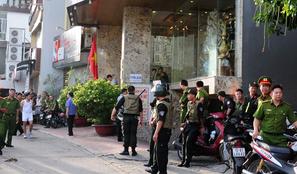 Vừa hoạt động trở lại, “động lắc” nổi tiếng đất Cảng lại bị tập kích - Ảnh 1.