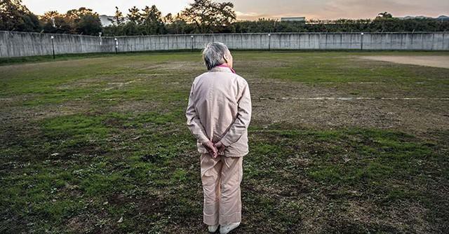 Cố tình phạm tội để ngồi tù: Sự thật đằng sau câu chuyện buồn về những tội phạm cao tuổi cô đơn ở Nhật Bản - Ảnh 2.