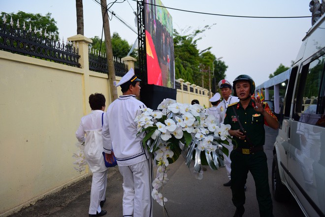 Di quan linh cữu nguyên Thủ tướng Phan Văn Khải về Hội trường Thống Nhất - Ảnh 11.