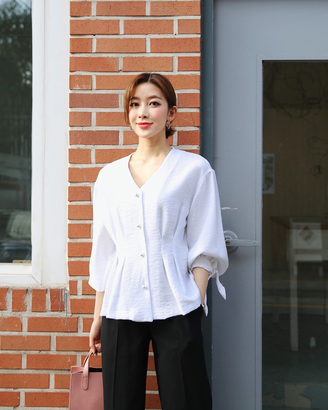 Sơmi Trắng Sẽ Chẳng Còn Nhạt Nhẽo Nếu Bạn Biết Đến 11 Mẫu Áo Cực Xinh Và  Hay Ho Này