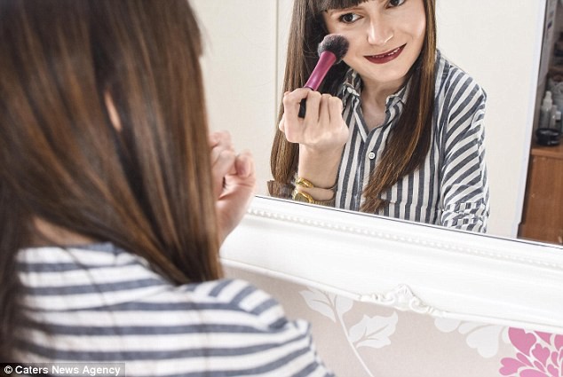Bệnh lạ biến c&ocirc; b&eacute; th&agrave;nh tượng sống nhưng c&ocirc; ki&ecirc;n quyết kh&ocirc;ng để nỗi đau thể x&aacute;c hủy hoại cuộc đời m&igrave;nh - Ảnh 4.