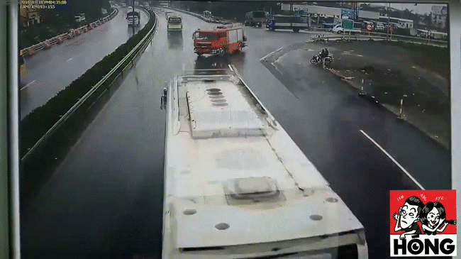 Clip vụ va chạm kinh hoàng giữa xe cứu hỏa và xe khách trên cao tốc Pháp Vân - Ảnh 2.