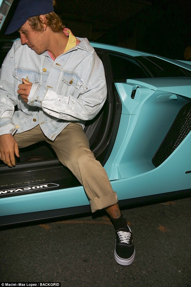 Lái siêu xe 10 tỷ, Justin Bieber vẫn kém sang vì quần tụt lộ mông và nhan sắc già nua - Ảnh 6.