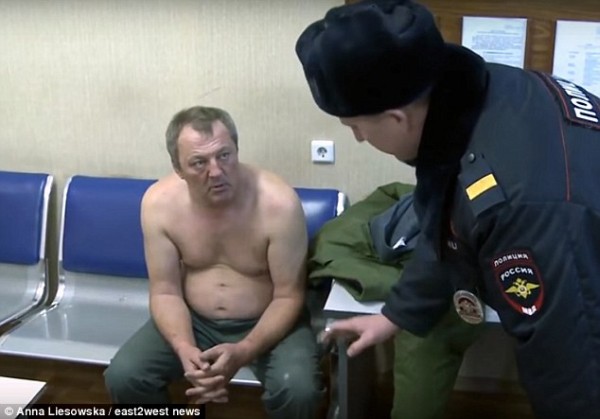 Người đàn ông Nga nổi điên trên máy bay, quấy rối tình dục và vô cớ tấn công nhiều hành khách - Ảnh 3.