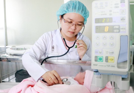 Kh&ocirc;ng nhớ r&otilde; tuổi thai, sản phụ đẻ rơi tại nh&agrave; - Ảnh 1.