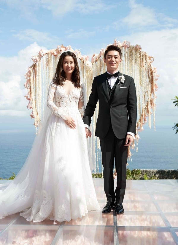 Sau 2 năm, Lâm Tâm Như lần đầu đáp trả netizen chê bai chiếc váy cưới vừa xấu vừa quê của mình - Ảnh 9.