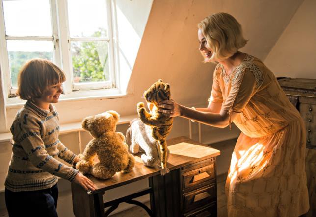 Goodbye Christopher Robin: H&agrave;nh tr&igrave;nh trở về c&ugrave;ng gia đ&igrave;nh v&agrave; tuổi thơ mang t&ecirc;n &ldquo;Gấu Pooh&rdquo; - Ảnh 9.