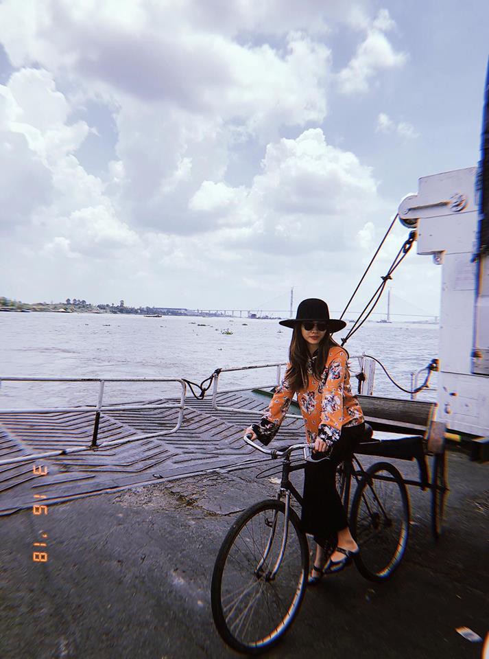 Cùng diện áo hè: Hà Hồ và Kỳ Duyên phô trương vòng 1 nở nang, Minh Hằng thì chỉ vừa đủ dùng - Ảnh 10. Cùng diện áo hè: Hà Hồ và Kỳ Duyên phô trương vòng 1 nở nang, Minh Hằng thì chỉ vừa đủ dùng - Ảnh 10.