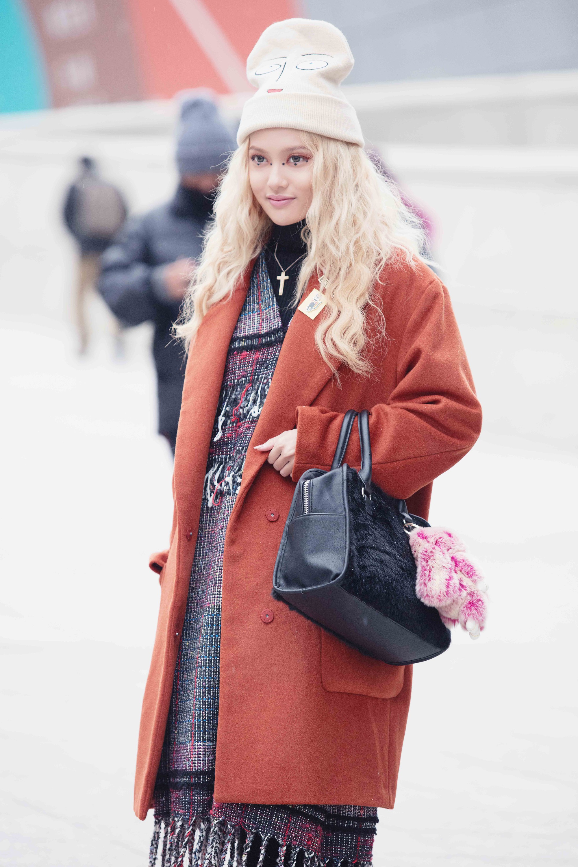 Lúc ma mị khi thì dễ thương, Fung La như một nhân vật bước ra từ truyện tranh tại Seoul Fashion Week - Ảnh 4. Lúc ma mị khi thì dễ thương, Fung La như một nhân vật bước ra từ truyện tranh tại Seoul Fashion Week - Ảnh 4.