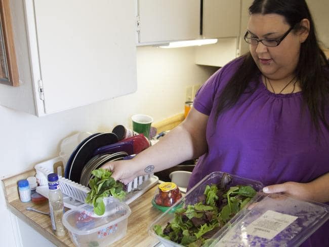 Từng nặng tới 318kg và chồng phải bón thức ăn bằng phễu, người phụ nữ này đã giảm hơn 100kg trong vài tháng như thế nào? - Ảnh 3. Từng nặng tới 318kg và chồng phải bón thức ăn bằng phễu, người phụ nữ này đã giảm hơn 100kg trong vài tháng như thế nào? - Ảnh 3.