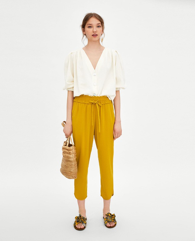 M&agrave;u v&agrave;ng đang chiếm s&oacute;ng khắp nơi, Zara v&agrave; H&M cũng cho ra mắt loạt &aacute;o v&aacute;y với gi&aacute; chưa đến 1 triệu đ&acirc;y n&agrave;y!  - Ảnh 14.