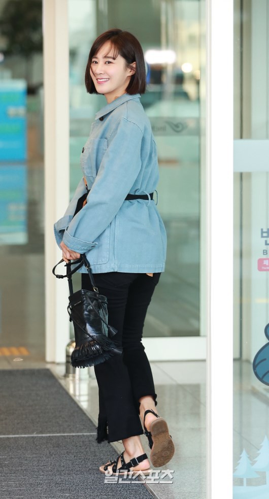 Nhìn Yuri (SNSD) tuột dốc nhan sắc tại sân bay mới thấy rõ, đúng là cái răng cái tóc là góc con người - Ảnh 9.