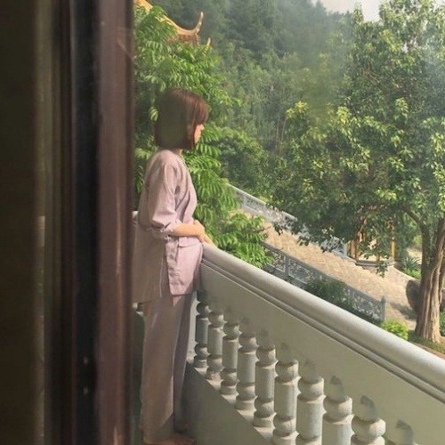 Những mỹ nh&acirc;n showbiz Việt sau khi khuấy banh dư luận lại t&igrave;m về chốn nh&agrave; ch&ugrave;a thanh tịnh - Ảnh 2.