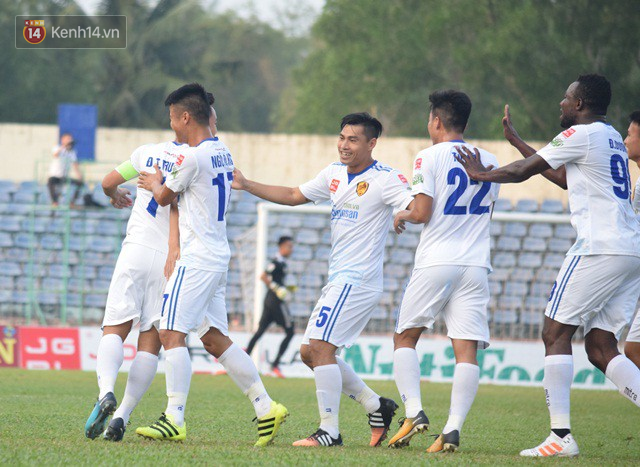 FLC Thanh Hóa bại trận, Bùi Tiến Dũng nhận bàn thua đầu tiên ở V.League 2018 - Ảnh 3.