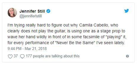 Fan bênh Camila Cabello trước sân khấu nghi vấn cầm ghita điện làm cảnh - Ảnh 2.