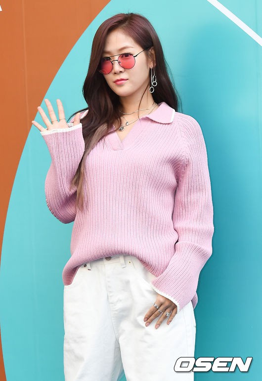 SFW ngày 4 toàn ca gây giật mình: thành viên EXID dọa ma người nhìn, Nam Tae Hyun tái xuất với style lưỡng tính - Ảnh 6. SFW ngày 4 toàn ca gây giật mình: thành viên EXID dọa ma người nhìn, Nam Tae Hyun tái xuất với style lưỡng tính - Ảnh 6.