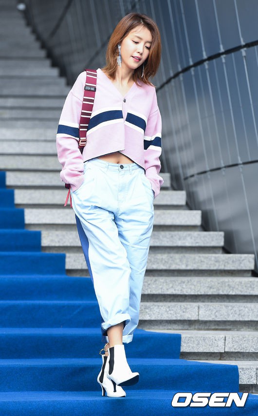 SFW ngày 4 toàn ca gây giật mình: thành viên EXID dọa ma người nhìn, Nam Tae Hyun tái xuất với style lưỡng tính - Ảnh 10. SFW ngày 4 toàn ca gây giật mình: thành viên EXID dọa ma người nhìn, Nam Tae Hyun tái xuất với style lưỡng tính - Ảnh 10.