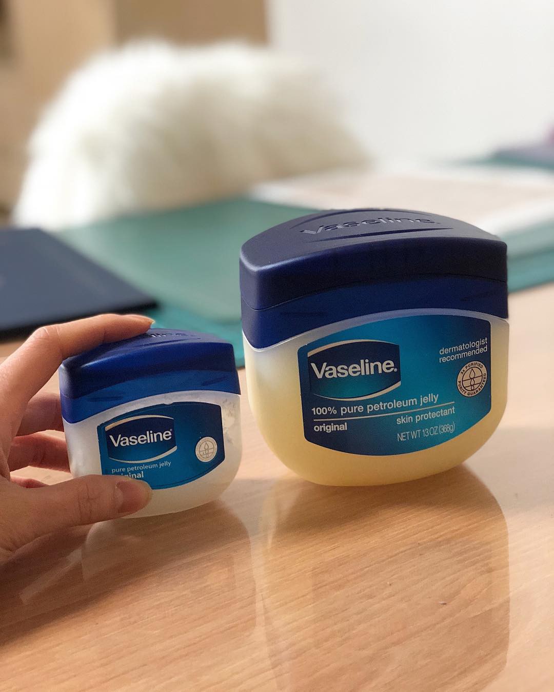 Chỉ với Vaseline và toàn đồ đơn giản, đây là cách khiến mũi láng bóng mịn màng được nhiều cô nàng truyền tai nhau - Ảnh 1.