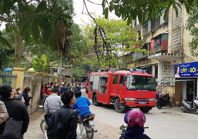 Ch&aacute;y chung cư 5 tầng ở Nghệ An, h&agrave;ng trăm người d&acirc;n bỏ chạy t&aacute;n loạn - Ảnh 2.