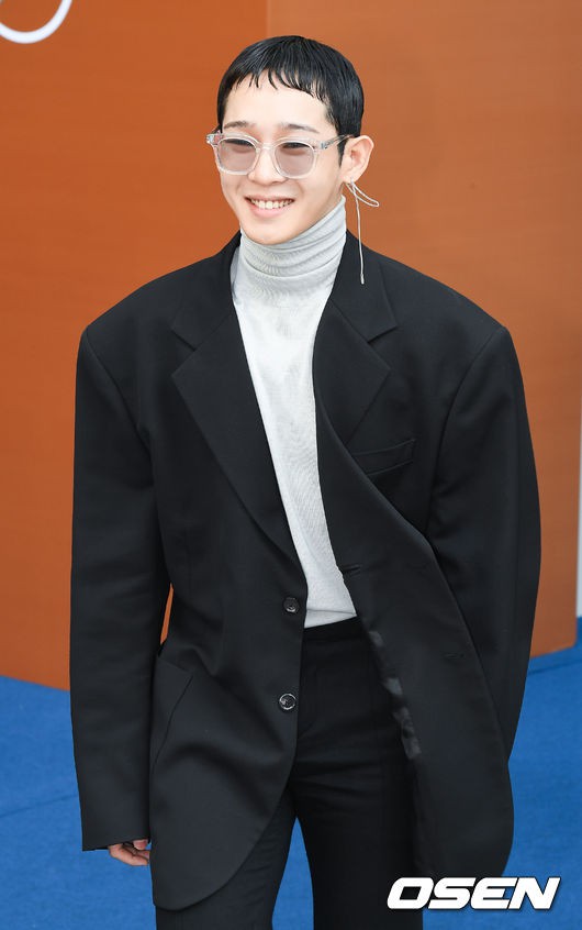 SFW ngày 4 toàn ca gây giật mình: thành viên EXID dọa ma người nhìn, Nam Tae Hyun tái xuất với style lưỡng tính - Ảnh 2. SFW ngày 4 toàn ca gây giật mình: thành viên EXID dọa ma người nhìn, Nam Tae Hyun tái xuất với style lưỡng tính - Ảnh 2.