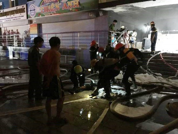 Hàng chục bệnh nhi nhập viện vì suy, bỏng đường hô hấp sau vụ cháy chung cư cao cấp Carina ở Sài Gòn - Ảnh 4.