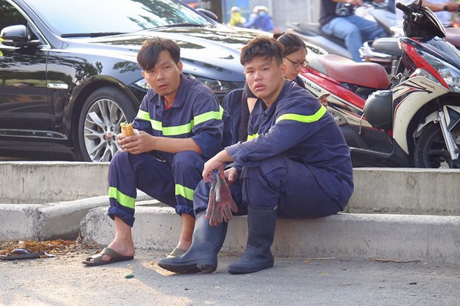 Lời kể vụ ch&aacute;y chung cư Carina l&agrave;m 13 người chết: T&ocirc;i nhảy từ m&aacute;i hi&ecirc;n lầu 1 xuống đất, may mắn sống s&oacute;t - Ảnh 3.